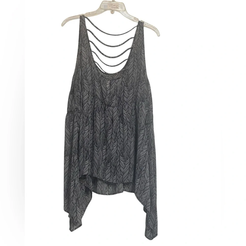 Torrid sheer, black & white, Strappy back tank. Size 2 large GUC - Picture 8 of 8